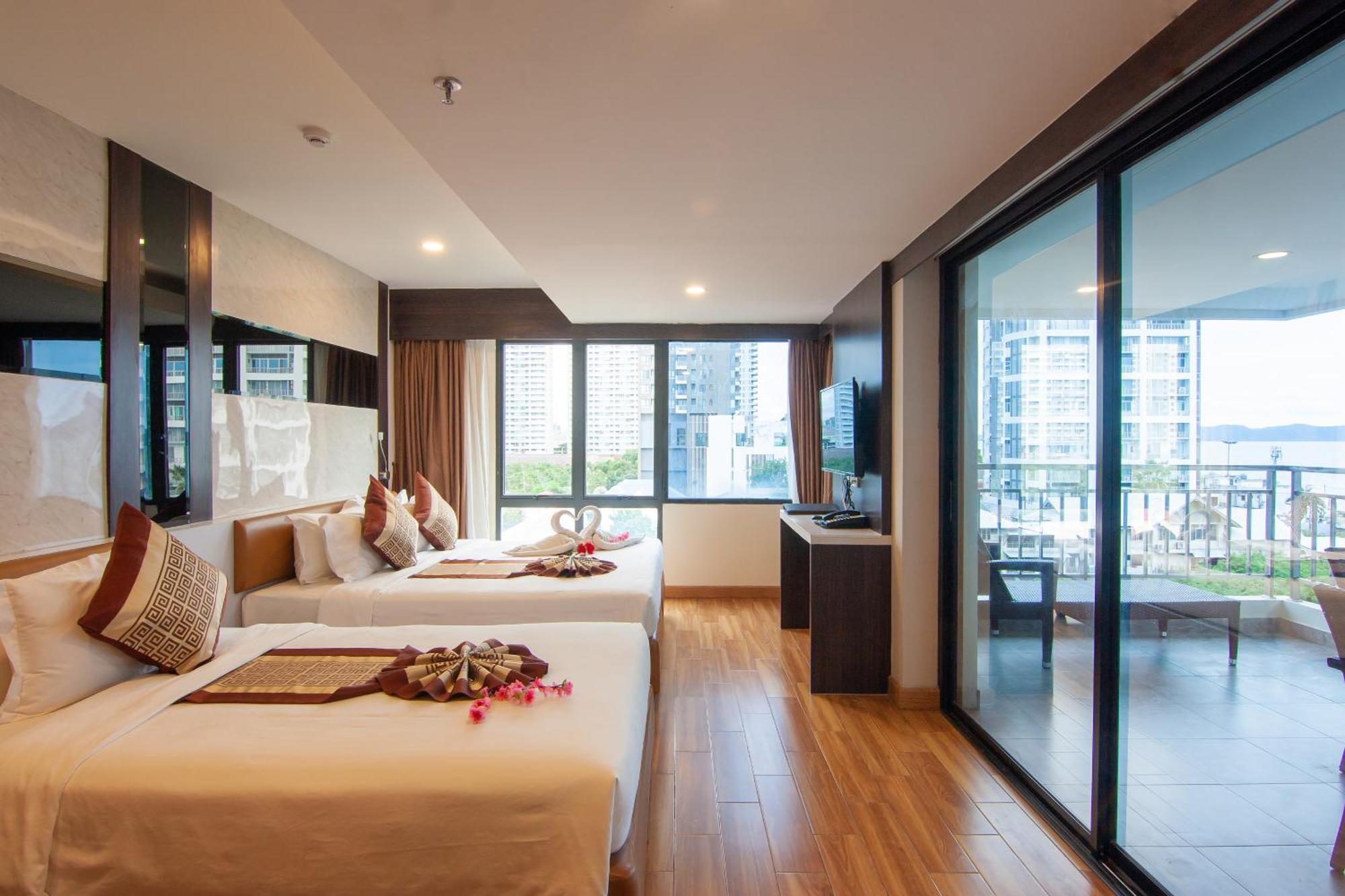 Golden Hotel
